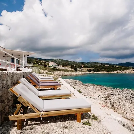 Апартаменты Floreica Maisonneta By The Sea. *