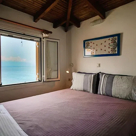 Apartment Floreica Maisonneta By The Sea. *