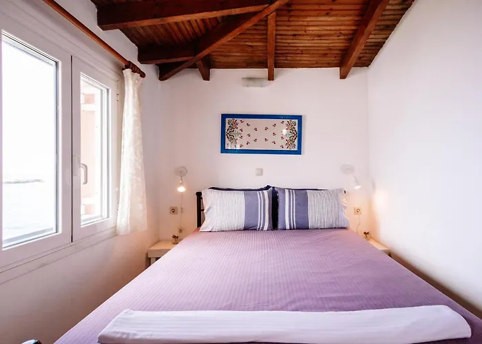 Апартаменты Floreica Maisonneta By The Sea.